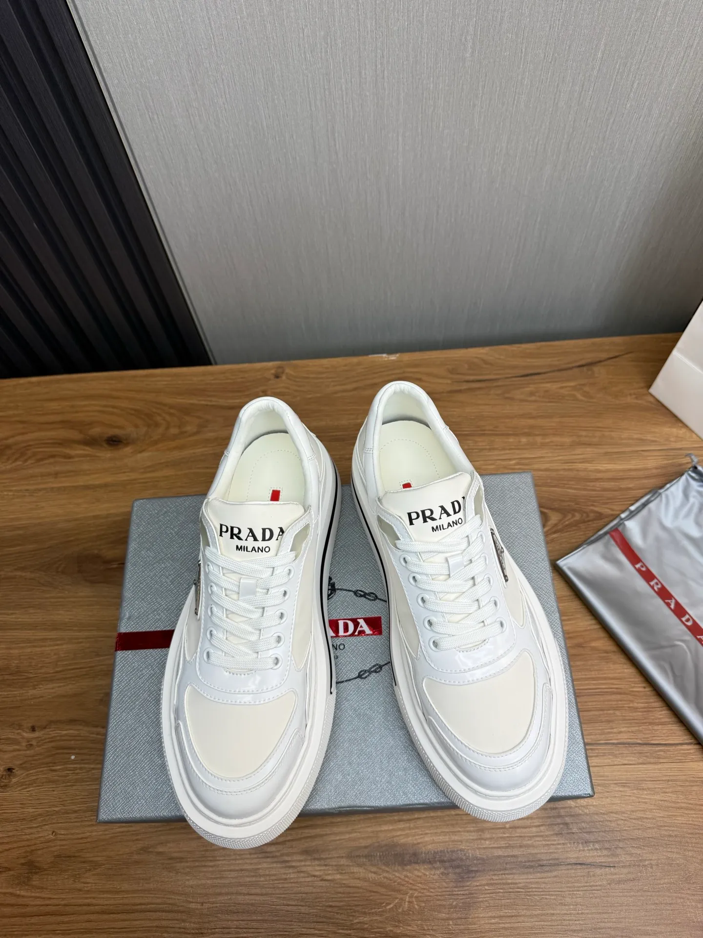Men's shoes 💰580💰 [PRADA] Hot-selling men's shoes shipped 👏Official website synchronized ⬆️ Original cowhide fabric + cowhide lining, cowhide feet 🐮 1:1 shipment ✔️Original original sole, 38-45 (45. Customized, non-refundable)